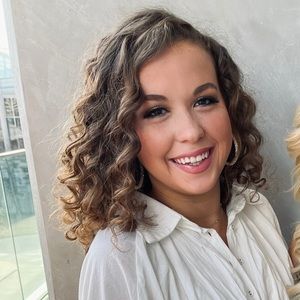 Meet your Posher, Caroline